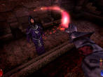 [b]Arx Fatalis[/b] Wenn eine Reihe ehemaliger Looking Glass-ler ein Rollenspiel entwickeln, ist es wohl kaum verwunderlich, wenn ein Hauch von Ultima Underworld durch die unterirdische Spielewelt weht. Wie in seinem Vorbild führten Sie Ihren Helden in Arx Fatalis in der Ego-Perspektive durch acht unterirdische Ebenen, in denen Sie sich ganz wie in dem Klassiker nicht nur frei bewegen, sondern die Spielewelt auch nach Herzenslust manipulieren durften. Da galt es Nägel in Wände zu schlagen, Brot zu backen und auch die ultimative Waffe war natürlich selbst zu bauen. Wirft man einen Blick auf den Stil der Zwischensequenzen schien neben Ultima übrigens auch Dark Project als Inspirationsquelle zu dienen. Dank der Vielzahl an Interaktionsmöglichkeiten und abwechslungsreichen Missionen ist den Machern ein gutes, fesselndes Rollenspiel gelungen, das sich auch vor seinem großen Vorbild nicht zu verstecken braucht.