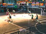 FIFIA Street, PS2, 2005. Electronic Arts wagt den Versuch und bringt einen spektakulären Arcade-Kicker auf den Markt. Der Spielverlauf ist zwar völlig unrealistsisch, dafür aber extrem actionlastig. Vor allem gegen menschliche Widersacher ist FIFA Street ein echter Spaß. Die Verkaufszahlen waren so gut, dass es noch zwei Nachfolger gab. FIFIA Street, PS2, 2005. Electronic Arts wagt den Versuch und bringt einen spektakulären Arcade-Kicker auf den Markt. Der Spielverlauf ist zwar völlig unrealistsisch, dafür aber extrem actionlastig. Vor allem gegen menschliche Widersacher ist FIFA Street ein echter Spaß. Die Verkaufszahlen waren so gut, dass es noch zwei Nachfolger gab.