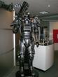 [b]Fallout 3[/b]: Bethesda hat unzählige Brotherhood of Steel-Soldaten anfertigen lassen, die in diversen Geschäften zur Schau gestellt werden und zu Promo-Zwecken dienen.