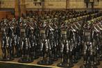 [b]Fallout 3[/b]: Bethesda hat unzählige Brotherhood of Steel-Soldaten anfertigen lassen, die in diversen Geschäften zur Schau gestellt werden und zu Promo-Zwecken dienen.