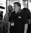 [b]Name[/b]: Gabe Newell (rechts) [b]Bekannte Spiele[/b]: Half-Life (dt.), Half-Life 2 [b]Kurzbiografie[/b]: Gabe Newell wurde am 3. November 1962 geboren und absolvierte ein Studium an der Universität von Harvard. Danach verbrachte er dreizehn Jahre bei Microsoft, noch heute bezeichnet er sich als Mitproduzent der ersten drei Windows-Releases. 1996 verließ er zusammen mit Mike Harrington den Campus in Redmond und gründete das Entwicklerstudio Valve, entwickelte dort hauptsächlich für den PC. Gegen Konsolen hegt Newell ein Greul, die Playstation 3 steht ganz oben auf seiner Liste unnötiger Spielhardware: „Die Konsole ist reine Zeitverschwendung, ein absolutes Desaster noch dazu. Sony sollte die PS 3 einstampfen und neuentwickeln, auch wenn es bereits zu spät ist. Ich ersehne den Moment, an dem Sony damit aufhört, Leute zu belabern, sie mögen doch bitte für ihre Konsole entwickeln.“ Springe zu: , , , , , , , , , ,