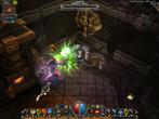 [b]Torchlight[/b] Während Blizzard nach immer an Diablo 3 feilt, brachte das kleine Studio Runic Games mit Torchlight einen ausgezeichneten Diablo-Klon auf den Markt. Dunkle Ruinen und Höhlen als Schauplätze, verschiedene Charakterklassen zum Aufleveln und das Suchen und Finden von Items als Ansporn - Torchlights komplettes Spielprinzip scheint von seinem großen Vorbild übernommen. Das Studio gab sogar unumwunden zu: "Wir haben uns bei Diablo bedient."Wen wundert‘s , schließlich waren die Torchlight-Macher zuvor an der Erfindung und Entwicklung der legendären Action-Rollenspielreihe Diablo maßgeblich beteiligt. Einzig der bunte Grafikstil des Adventures unterscheidet sich von seinem Vorbild - erinnert dafür aber stellenweise an Warcraft 3. Mehr als 500.000 Exemplare verkaufte Exemplare beweisen jedoch gut: Geschadet hat es nicht.