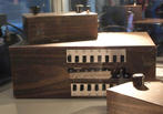 Die von Ralph Baer entwickelte Brown Box war der Prototyp der ersten Spielkonsole, der Magnavox Odysse.