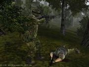 Dieser Soldat ist so von den Details in Ghost Recon fasziniert, dass er sie ganz genau betrachten will.