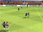 FIFA 2004 - diesmal lassen sich zwei Spieler gleichzeitig steuern.