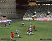 Genau wie in FIFA 2004 wird bei Ecken und indirekten Freistö&szlig;en kräftig gedrängelt, um in eine gute Position 
zu kommen.