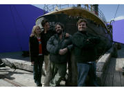 Peter Jackson und einige King-Kong-Darsteller.
