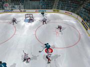 Sharks-St&uuml;rmer Marco nimmt genau Ma&szlig; f&uuml;r einen herzhaften Distanzschuss. 