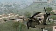 Eine UH-60 Black Hawk setzt jeden Moment frische Truppen an der Front ab. Vorsicht: Auf den Häuserdächern könnten Sniper lauern.