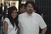 Collien Fernandes scheint sichtlich angetan von Kult-Entwickler Tim Schafer.