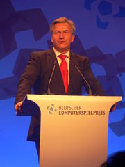 Berlins Regierender Bürgermeister Klaus Wowereit (SPD) eröffnet den Deutschen Computerspielpreis und ist stolz auf die Spielestudios der Hauptstadt.