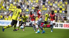 FIFA 13 spielt sich zurück an die Spitze der Xbox 360-Charts von Saturn.