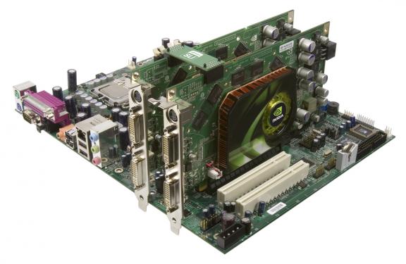 Mit einer Dual-GPU-Grafikkarte wie der Nvidia Geforce GTX 590 sparen Sie sich platzraubende SLI-Konstruktionen wie hier im Bild. Es gibt noch kein Foto des AMD Radeon HD 6990-Konkurrenten.