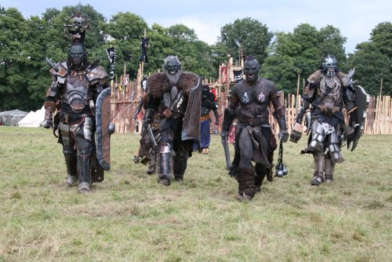 Diese Bande könnte direkt aus dem Kinofilm Der Herr der Ringe stammen.

Bild von www.liveadventure.de