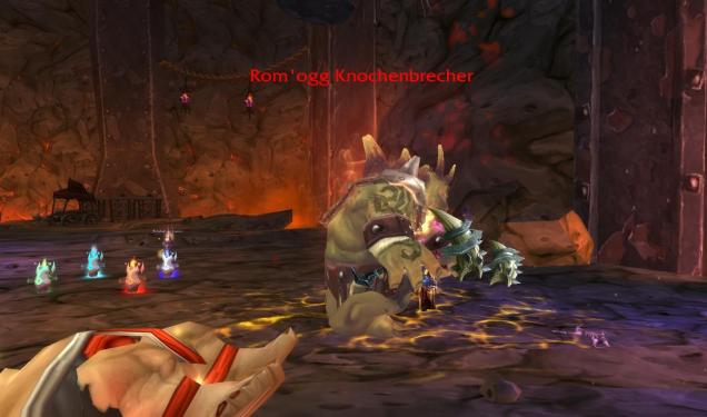 Rom'Ogg Knochebrecher ist der erste Boss der Schwarzfelshöhlen. Unser Guide zeigt Ihnen, wie sie den Kerl besiegen.