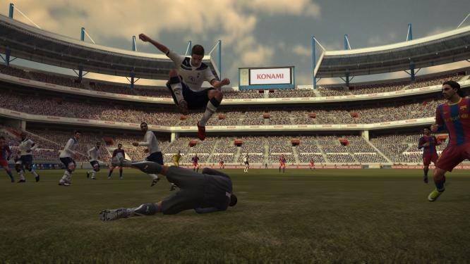 Pro Evolution Soccer 2011: Kostenloser DLC für den 12. Oktober angekündigt - Mannschaftsupdates und neue Team-Kits.