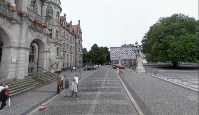 Auch Hannover ist nun bei Google Street View vertreten. Hier zu sehen: Eindrücke vom Vorplatz der Stadtverwaltung.