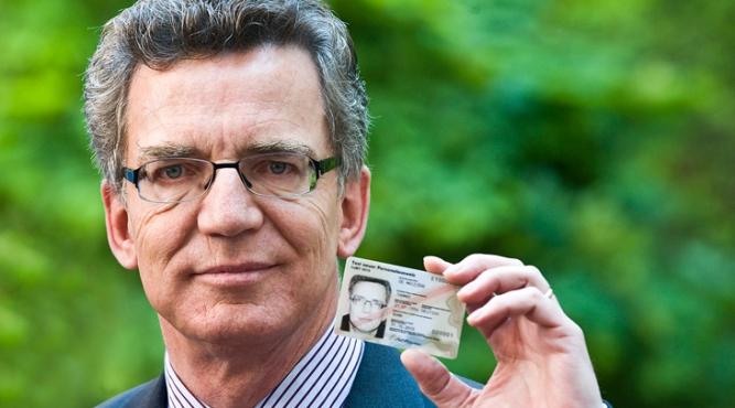 Bundesinnenminister Thomas de Maizière stellte den ePerso bereits am 17. Juni 2010 vor. Am 1. November wurde er eingeführt.