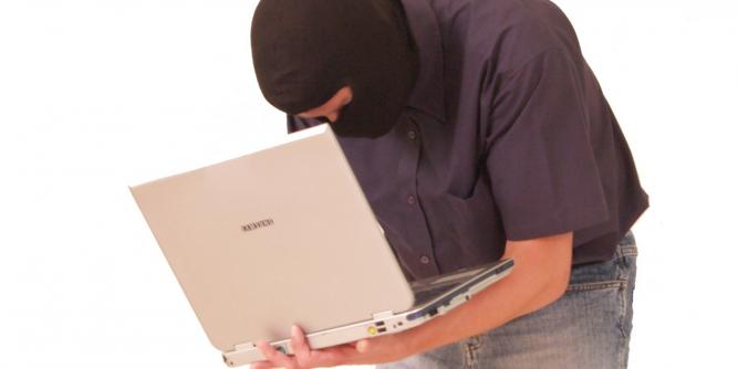 Zwei Hacker aus Nordrhein-Westfalen haben pikante Fotos und unveröffentlichte Songs diverser US-Stars auf Privat-PCs gefunden und ins Netz gestellt.
