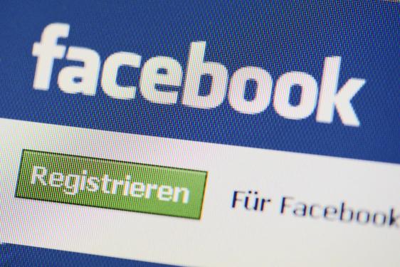 Wenn junge Mädchen intensiv Facebook nutzen, könnte das zu Essstörungen führen. Das zumindest behaupten Wissenschaftler der Universität von Haifa.