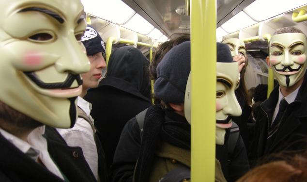 Ein Hacker-Angriff von Anonymous auf die US-Sicherheitsfirma Stratfor. Im Bekennerschreiben der Hacker heißt es: 'Freut ihr euch über die epische Verunstaltung und Zerstörung der Stratfor-Website?'
