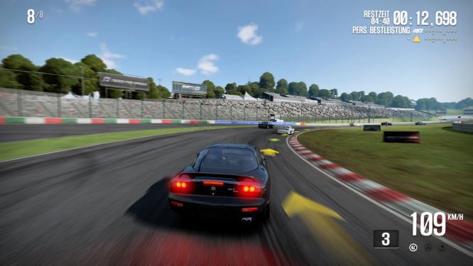 Sie starten das Spiel in gemächlichen Serienkarossen wie diesem Mazda RX-7. Die ersten Sprossen der Karriereleiter sind aber fix genommen, potentere Vehikel bald freigeschaltet.
