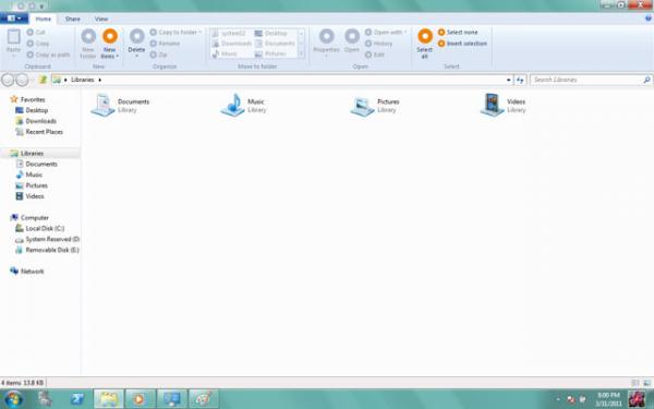 Diese Explorer Ribbons seien angeblich Teil von Windows 8. Sie könnten aber genausogut eine Designstudie sein. Microsoft hält sich mit Details zu Windows 8 noch bedeckt.
