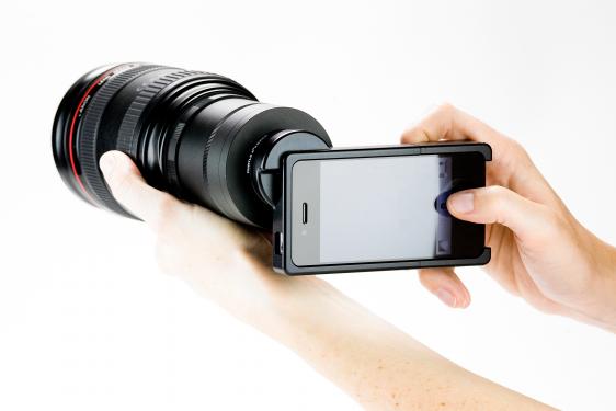 iPhone SLR-Mount: Mit dem Adapter von Photojojo kann man Spiegelreflexkamera-Objektive am iPhone befestigen.