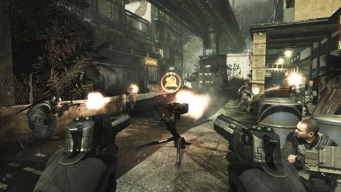 Mit zwei Waffen gleichzeitig in Call of Duty: Modern Warfare 3.