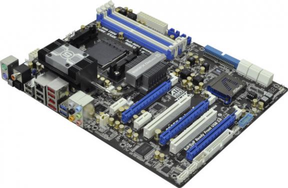 In unserem Special findet ihr acht Mainboards für Sockel AM3 und AM3+, hier das ASRock 890FX Deluxe5