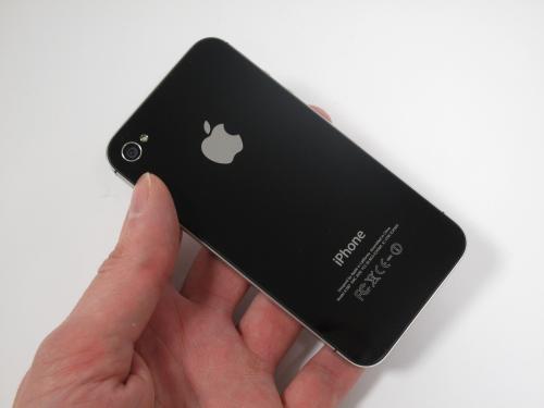 iPhone: Das iPhone-Betriebssystem kann man durch die Benutzung eines Jailbreaks knacken. Jetzt auch iPhone 4S und iPad 2. (5)