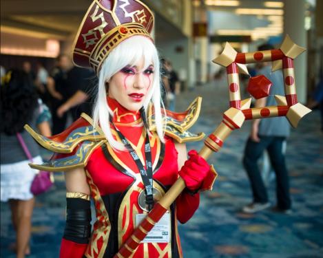 Cosplay der Blizzcon 2011: Hier seht ihr Hochinquisitorin Weißsträhne.