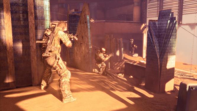 Ganz im Stil von Gears of War 3 spielt ihr Spec Ops: The Line mit einer Kamera hinter dem Protagonisten.