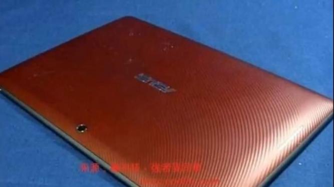 Hier ist das neue TF300T-Tablet aus der Eee Pad Transformer-Serie von Asus zu sehen. Offizielle Informationen gibt es noch nicht.