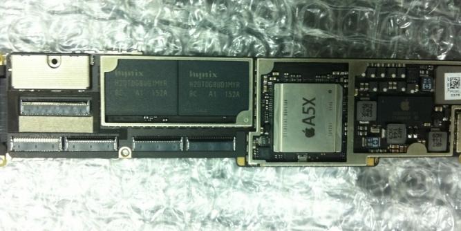 Hier ist das Logic-Board des angeblichen iPad 3 zu sehen. Der A5X-Prozessor ist deutlich zu erkennen.