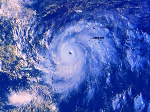 Jamaika und Cuba rüsten sich für den Hurrikan Sandy. Auf dem Foto ist der Hurrikan Mitch zu sehen, der 1998 in der gleichen Region tobte.