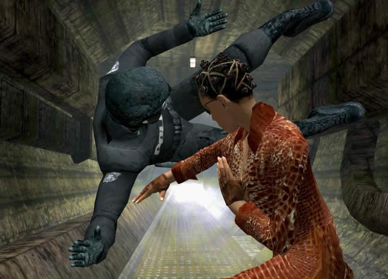[26/02/03] (Copyright by Warner Bros.) Niobe zeigt einem Polizeibeamten, wie gut sie Karate beherrscht.