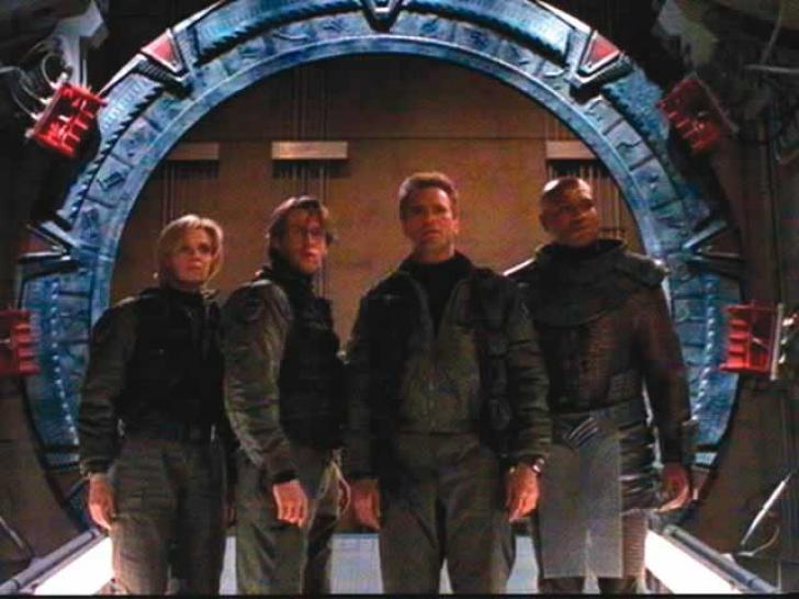[10/05/05] Seit 1997 l&auml;uft die Fernsehserie Stargate SG-1 mit gro&szlig;em Erfolg rund um den Globus. In der Hauptrolle: Richard Dean Anderson alias Colonel Jack O&acute;Neill. &Uuml;ber 170 Folgen sind bereits abgedreht, die hierzulande RTL 2 zeigt. Dort ist seit letztem Jahr auch der Ableger Stargate Atlantis auf Sendung.