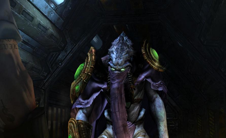 [04/07/08] Zeratul hat den Rang des Prälaten und ist am besten bekannt für die Rolle, die er bei der Sicherstellung des Überlebens der Protoss seit Beginn der Bedrohung durch die Zerg gespielt hat. Zeratul war es, der die Vorurteile Exekutor Tassadars überwand, als beide sich auf Char zum ersten Mal trafen und anfingen, die Kluft zwischen den Protoss auf Aiur und den Dunklen Templern zu schließen. Weitere Informationen zu Zeratul erhalten Sie auf der offiziellen Starcraft 2-Webseite.