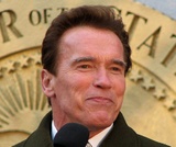 Setzt Arnold Schwarzenegger gewalthaltige Spiele auf eine Stufe mit Pornografie?