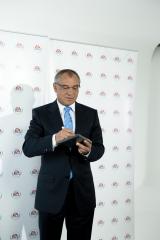 Fußball Manager 11: Schalke-Trainer Felix Magath im Foto-Shooting und neue Entwickler-Videos