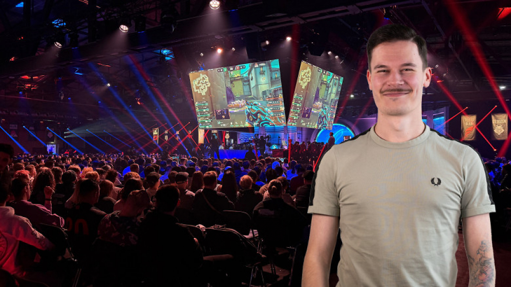 Tobias Meyer vor Bühne