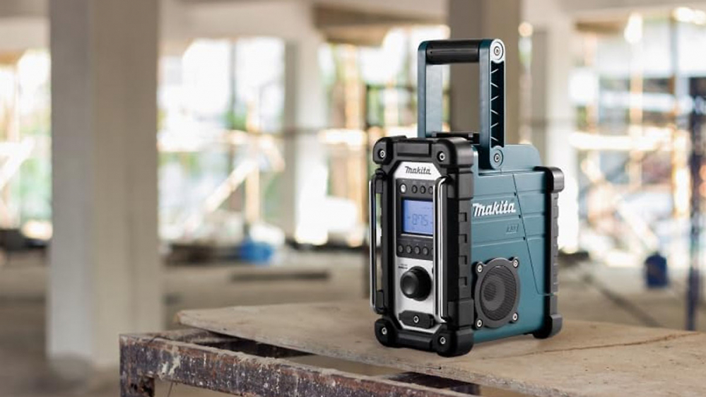 Toppt Bosch und Einhell: Makita Akku-Baustellenradio mit DAB+ & Bluetooth bei Amazon 52€ unter UVP