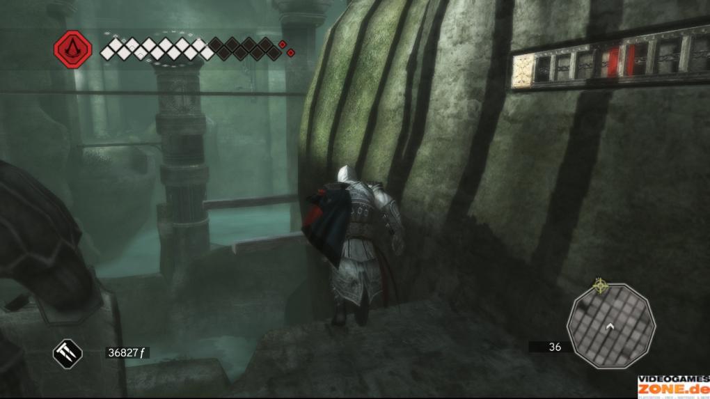 Über die Balken und Stangen kann sich Ezio in die nordwestliche Ecke der Halle vorarbeiten, wo er sich an die Strebe hängt und den Eingang zur Gruft öffnet. Über die auftauchende Plattform gelangt ihr zu dem Gebäude hinüber.