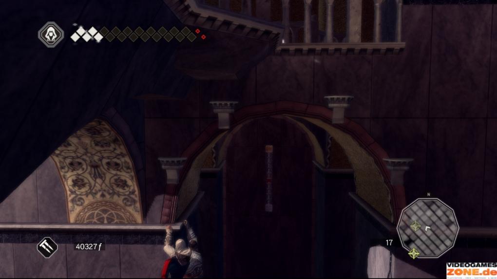Hangelt euch von dem Absatz genau unter dem Hebel nach rechts, bis ihr zu einer bogenförmigen Öffnung gelangt. Mithilfe der Schlusssteine kann sich Ezio nach oben ziehen und über das Geländer klettern.