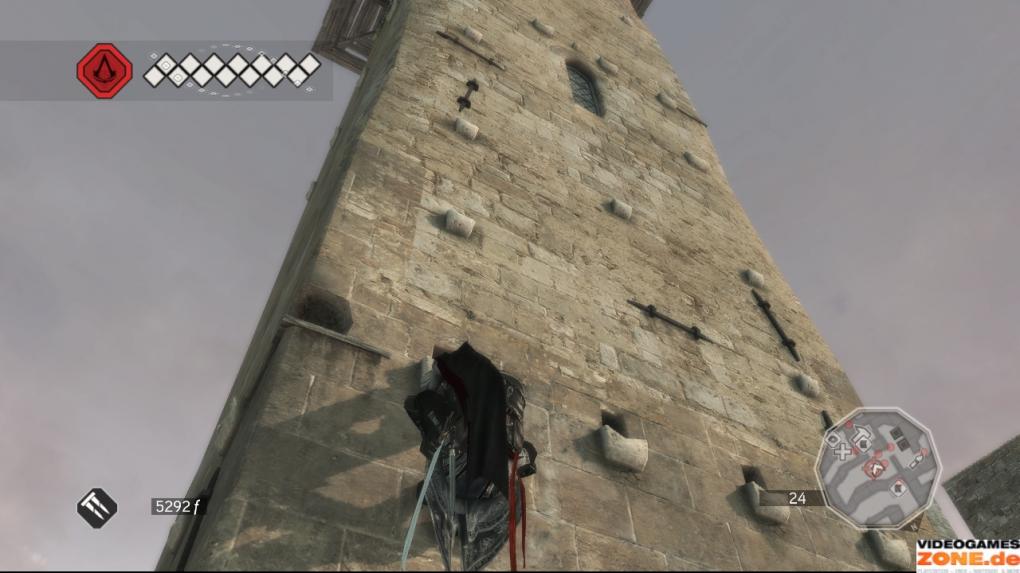 An der Nordseite folgen Sie dem eingezeichneten Pfad über die diversen Vorsprünge, bis sich Ezio nach rechts hangeln kann. Von dort aus geht es hoch und immer weiter nach rechts, bis Sie sich wieder auf der Ostseite des Turms befinden.