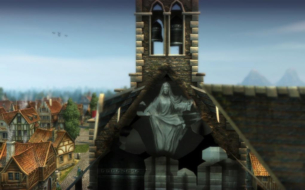 Versteckt sich im Dach der Kirche: Frauen-Statue.