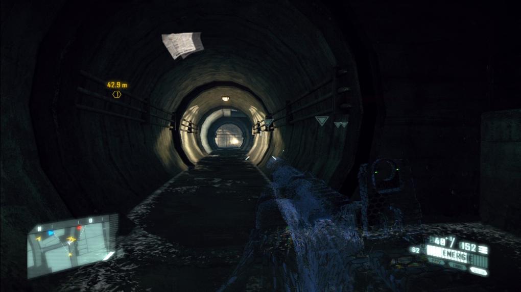 Kanalisation:
Wenn ihr das Spiel eher passiv angehen wollt, dann solltet ihr nach Zugängen zu der Kanalisation suchen. Wenn ihr durch die Gänge geht könnt ihr einige Gegner umgehen. Passt aber auf, denn hin und wieder gibt es Öffnungen durch denen Gegner schauen können, deshalb solltet ihr auch in der Kanalisation den Tarn-Modus aktivieren. Teilweise werden die Zugänge zu der Kanalisation auch als strategische Punkte angezeigt, dass ist allerdings nicht immer der Fall.