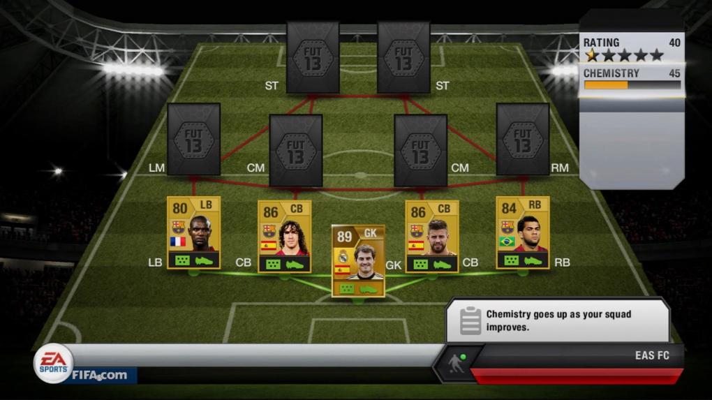 FIFA 13 Ultimate Team - All diese Spieler haben ein grünes Formationssymbol und spielen auf ihrer Lieblingsposition. Die Abwehrkette des FC-Barcelona besitzt grüne Verbindungslinien. Iker Casillas bekommt ebenfalls grüne Verbinungen zu den Innenverteidigern, weil er genau wie Puyol und Pique Spanier ist und der spanischen Liga spielt.