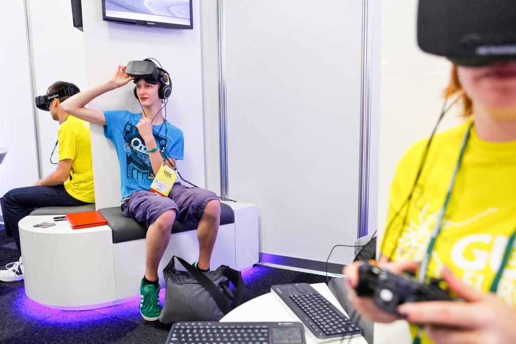 Auf dem Gamescom-Stand von Oculus VR konnte man das Headset ausprobieren - wenn man geduldig in der Schlange wartete.